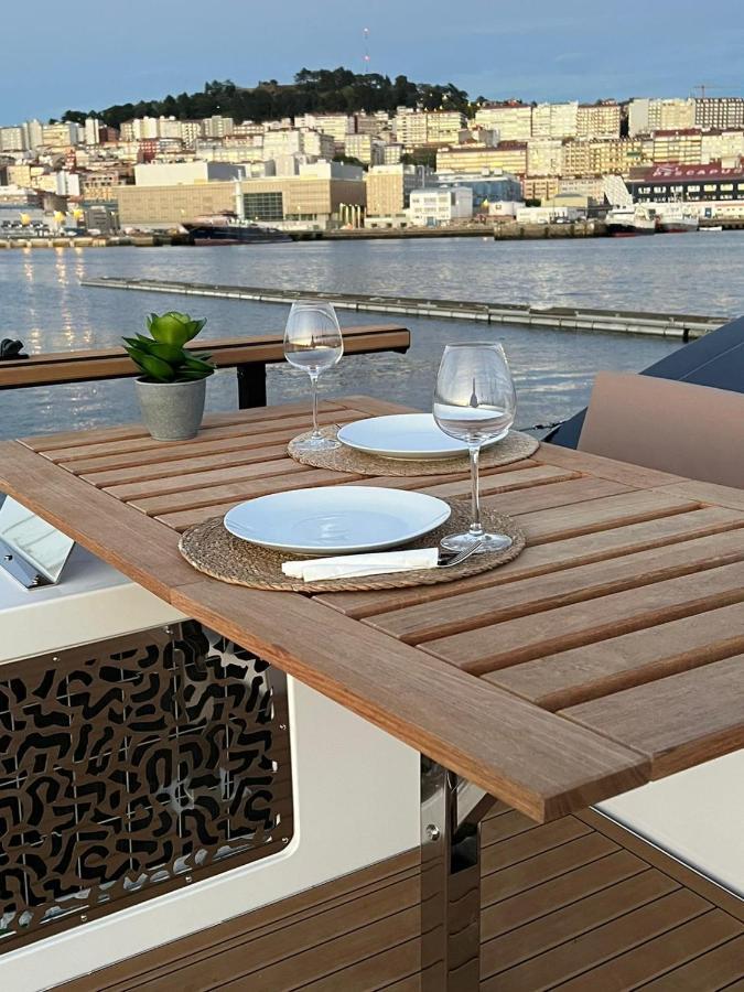 Casa Flotante En El Puerto De Vigo - Different Charter Hotel Eksteriør billede