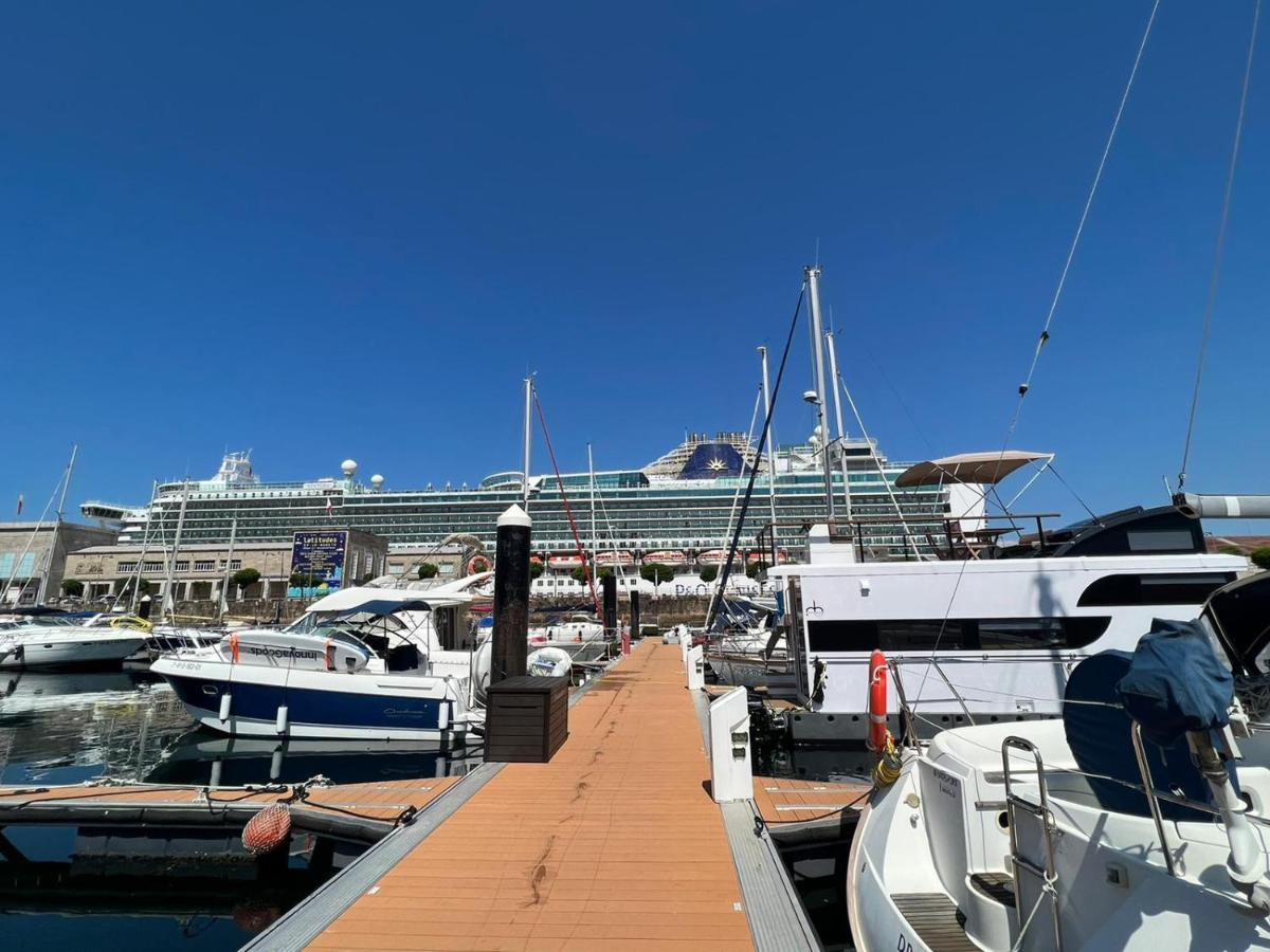 Casa Flotante En El Puerto De Vigo - Different Charter Hotel Eksteriør billede